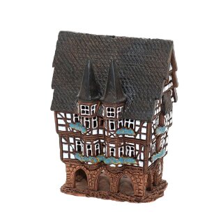 \Maison en céramique parfumée à la lumière : une maison à colombages avec cheminée\