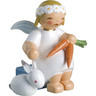 Margriet engel, zittend, met konijn en wortelen